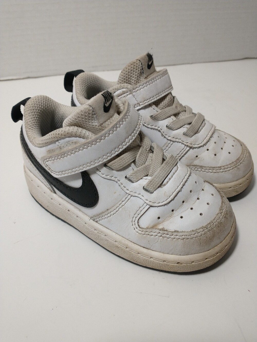 Nike White Sneakers with Black Swoosh, Toddler Size‎ 7C, Loop And Hook Closure